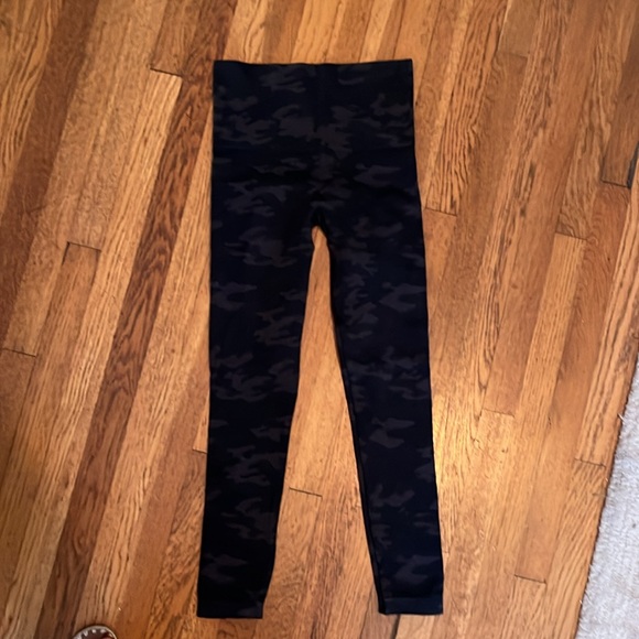 Spanx Seamless Camo Leggings - Picture 5 of 8